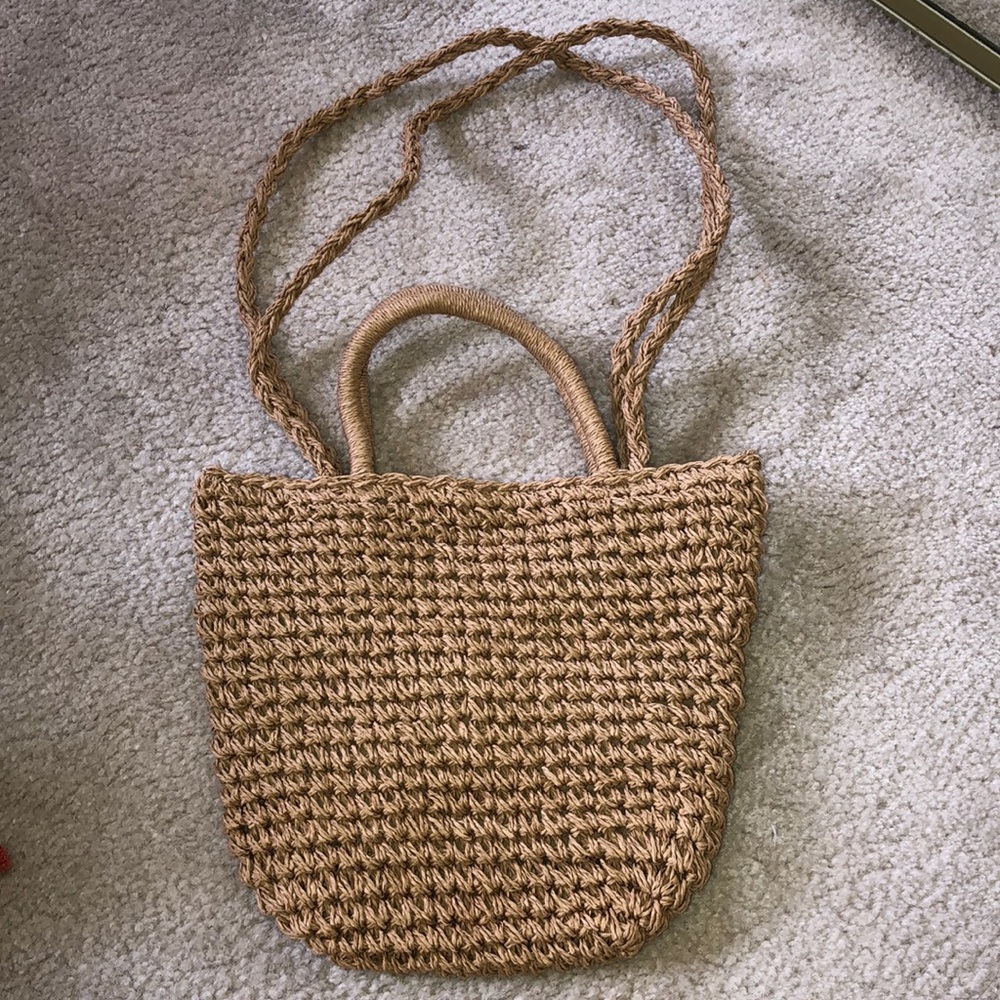 Straw bag with straps